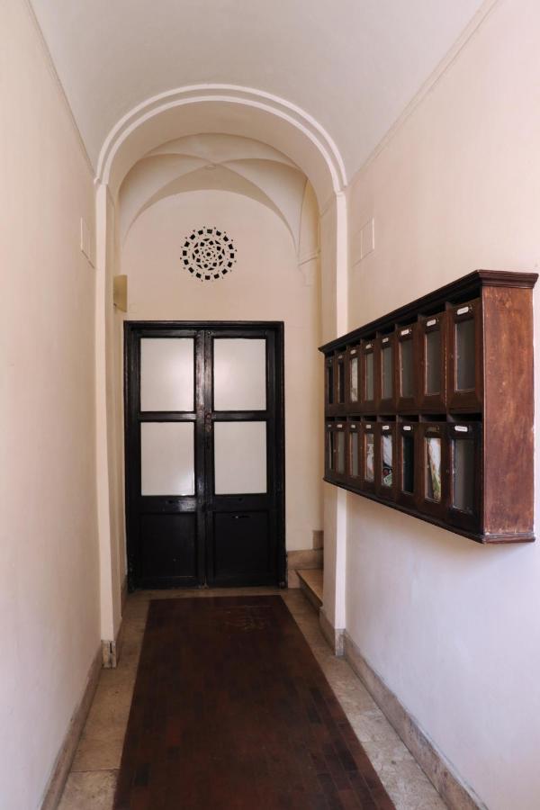Best Authentic Apartment Monti 5 Mins From Colosseum Ngoại thất bức ảnh