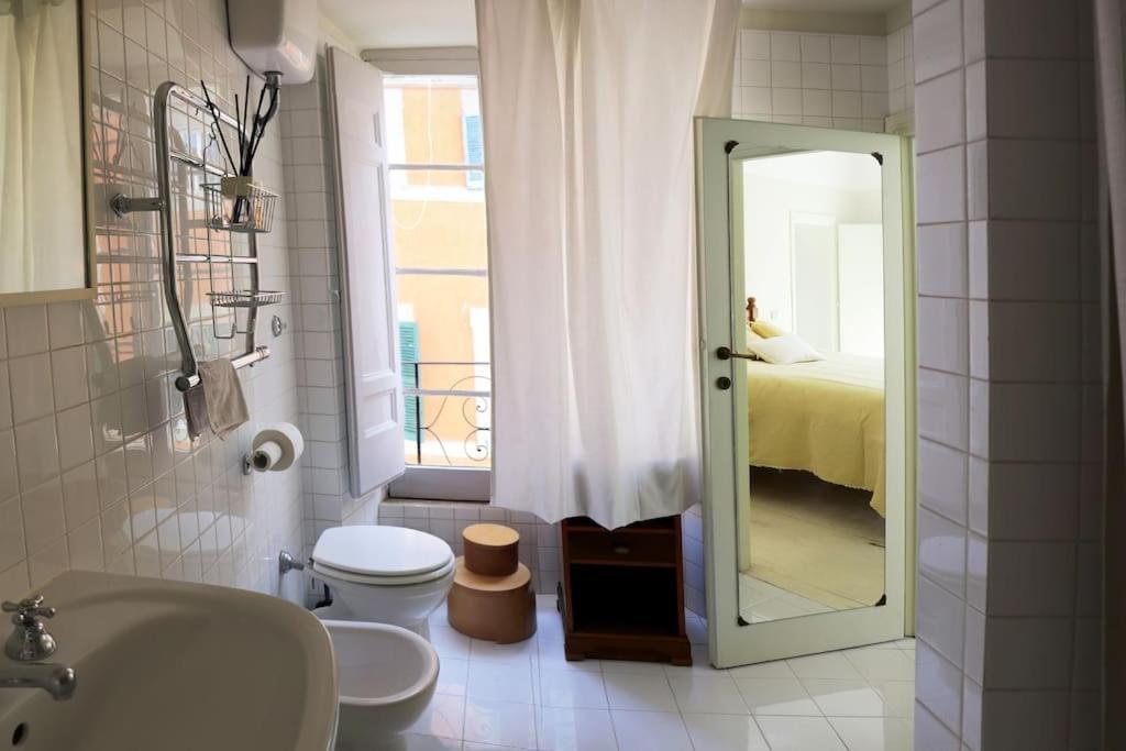 Best Authentic Apartment Monti 5 Mins From Colosseum Ngoại thất bức ảnh